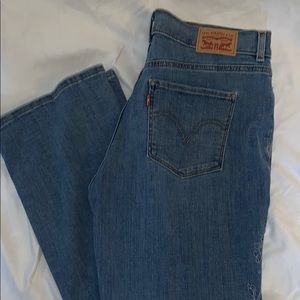 Levi’s  classic bootcut mid rise. Embroidered 10